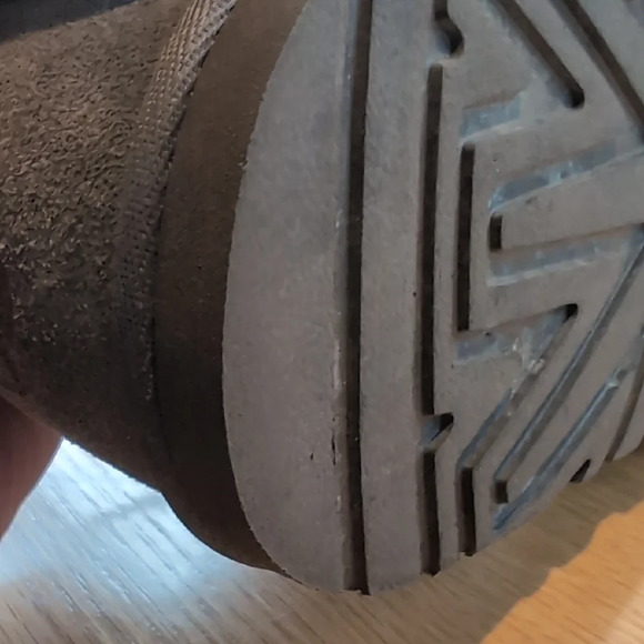 UGG Men's Gray Chukka Boots - Picture 5 of 8